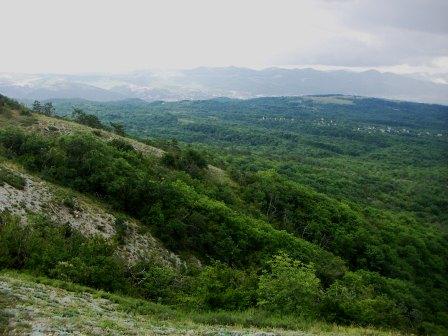 Вид с Гудзевой горы на хребет за долиной 