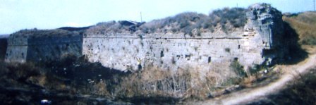Существующая поныне турецкая крепость у основания Арабатской стрелки