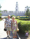 Это мы у кремля в Астрахани. Пришлось  совместить деловую поездку с туристической и исследовательской. Круиз по Волге